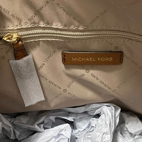 NWT Michael Kors Charlotte Large Top Zip Logo Print Leather Tote In Brown/Gold - Picture 8 of 13